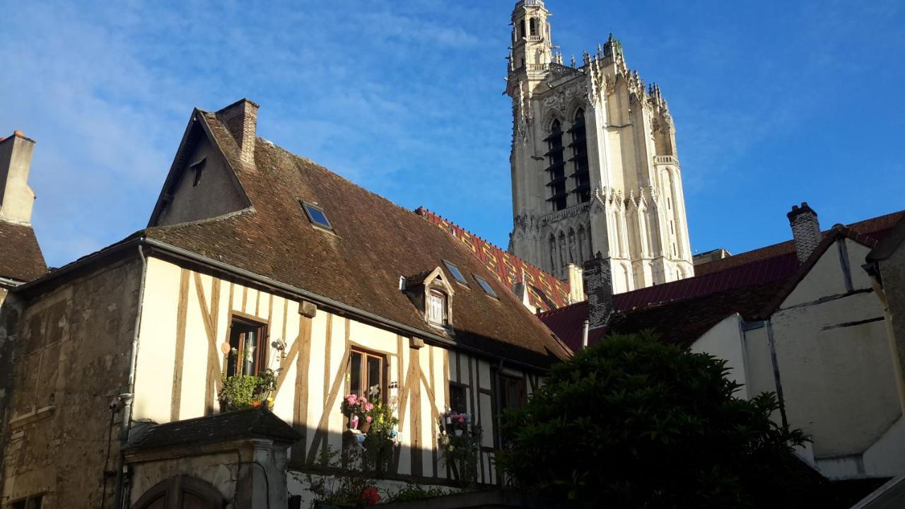 Le Logis De Lancelot Elegant Home City Center Sens Bagian luar foto