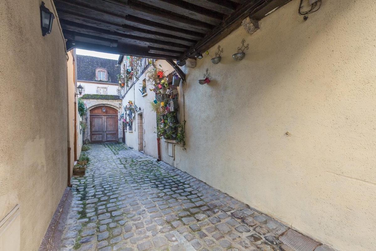 Le Logis De Lancelot Elegant Home City Center Sens Bagian luar foto